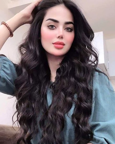 اگر نظارہ ہے منظور خستہ حالوں کا 
تو آؤ کھول دیں جوڑا تمہارے بالوں کا