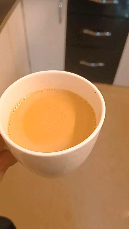 کوئی کچن سے آنلائن ہے تو میرے لیے ایک کپ چاۓ ہی بنا دو 🌼✨❤️