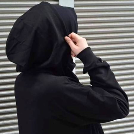 مسکراہٹیں جھوٹی بھی ہوا کرتی ہیں
انسان کو دیکھنا نہیں سمجھنا سیکھو