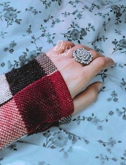 مُنافق چہروں سے واقف ہوں میں🎭🔥 وہ الگ بات ہے احترام کرنا فطرت میں شامل..
ہے😇🤨😕🔥
 -
