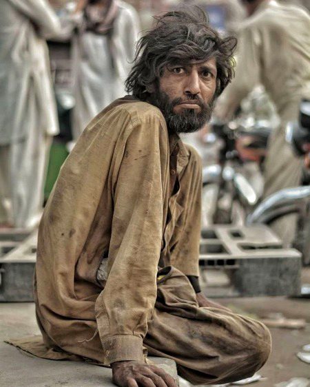 KiSi Ka Kadar karna b hai to Zinda logo ka krna chayi Beshak marna k bad to Dushman b ro party hote...😐😑