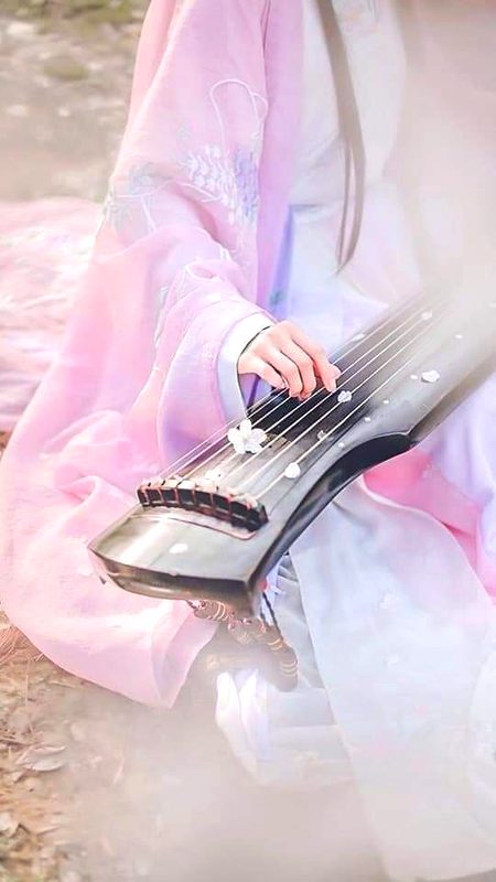 شاعری کو دیکھ کر میری لوگ کہتے ہیں کوئی تو ہوگا ۔۔
ہم دل ہی دل میں مسکرا دیتے ہیں  کاش کوئی تو ہوتا۔۔🔥 Mahii 💔