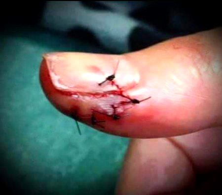 Use AK Shakes se Dil Ke hazar rishty he Wo AK shakes nhi Duniya He Mri.