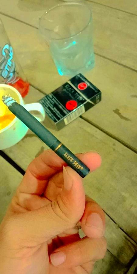 Jab be Hont mela Tera Honton sa melenga
Janu
ya Cigarettes to bas Hath tak Mahdood hy 😜😜
LuCky Writer