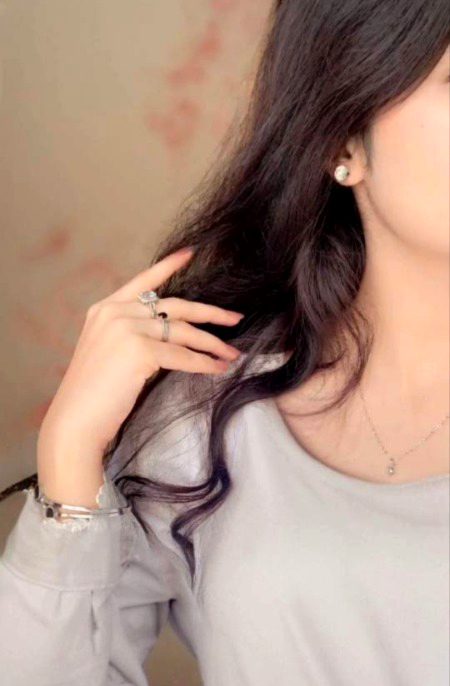 میں وہ نہیں جو ہر کسی کے دل کو بھا جائے،
میں وہ ہوں جسے پانے کے لیے نصیب چاہیے!"🔥