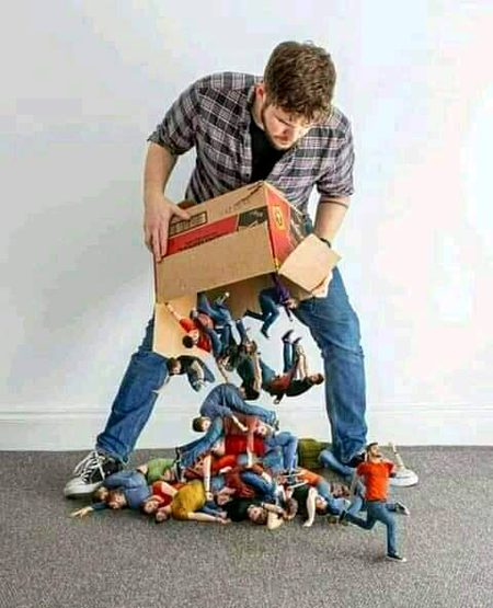 اٹھا کر پھینک دو باہر گلی میں 
نئی تہذیب کے ھیں  انڈے گندے