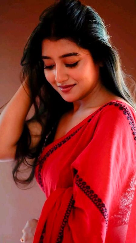 کہتے ہیں ہر چیز کی ایک انتہا ہوتی ہے..
پھر یہ محبت کیوں کسی سے بے انتہاہ ہوتی ہی💔Unzii🥀