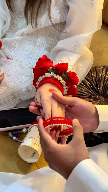 میں مگن ہوں اپنی دنیا میں اور میری دنیا فقط تم ہو🥀🦋🥰🌹