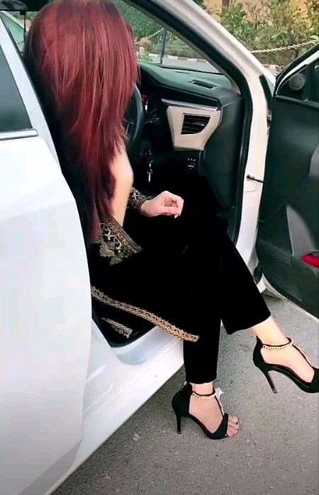 مجھے کسی اور کے جیسا بننے کی ضرورت ہی نہیں😏
میرے کردار کی اک الگ ہی پہچان ہے✌💯🔥👑