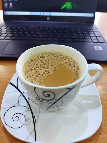 ☕وہ بھی کیا جیتے ہیں جو چائے نہیں پیتے ہیں۔۔۔!
ویسے آپس کی بات ہے آپ  کتنے کپ پیتے ہیں۔۔۔؟❤️