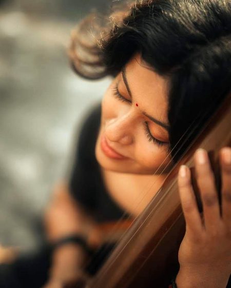 یوں تو ہم لوگ محبت سے گریزاں ہی رہے..
دل نے چاہا تھا تیرا ساتھ، مگر کیا کیجیئے💔Unzii🥀