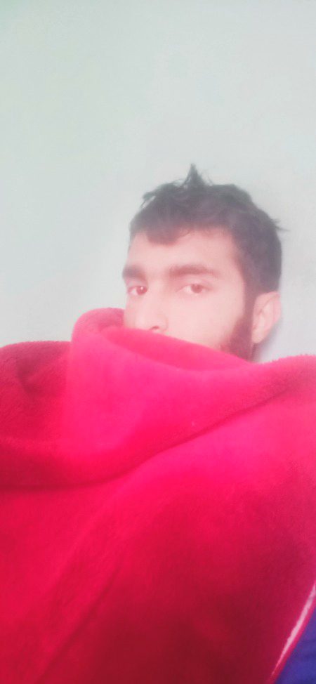 لوگ ہم سے آ کر کرتے ہیں محبت کے قصے بیاں
ہم انہیں کیا بتائیں کہ ہم خود محبت میں برباد بیٹھے ہیں