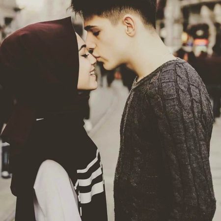 روح من❤️
کچھ لوگ ایسے ہوتے ہیں ناں!
جن کی نظر اتارنے کا دل کرتا ہے
بلکل تمھارے جیسے ہوتے ہیں وہ لوگ
تمھیں پتا ہے تمھاری آنکھیں کتنی پیاری ہیں؟
اور تمھاری آواز
تمھاری آواز مجھے بے حد پسند ہے
تمھیں دیکھ کر
تمھاری مسکراہٹ کو دیکھ کر
تمھاری آنکھوں کو دیکھ کر
تمھارے صدقے جانے کو جی چاہتا ہے!!❤