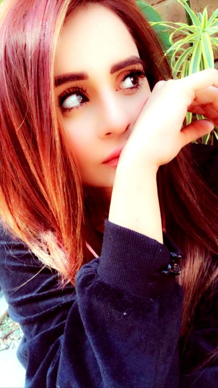یقین رکھتی نہیں کسی کچے تعلق پر✨🌚
جو دھاگہ ٹوٹنے والا ہو اسے خود ہی توڑ دیتی ہوں🌚🔥🔥✌
