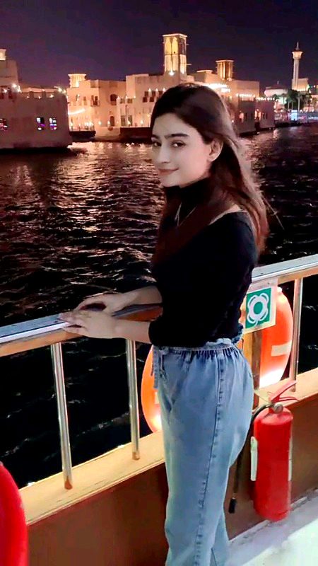 سیدھے راستے، اور سیدھے لوگ، اکٽر
لوگوں کو پسند نہیں اتے۔👑🔥