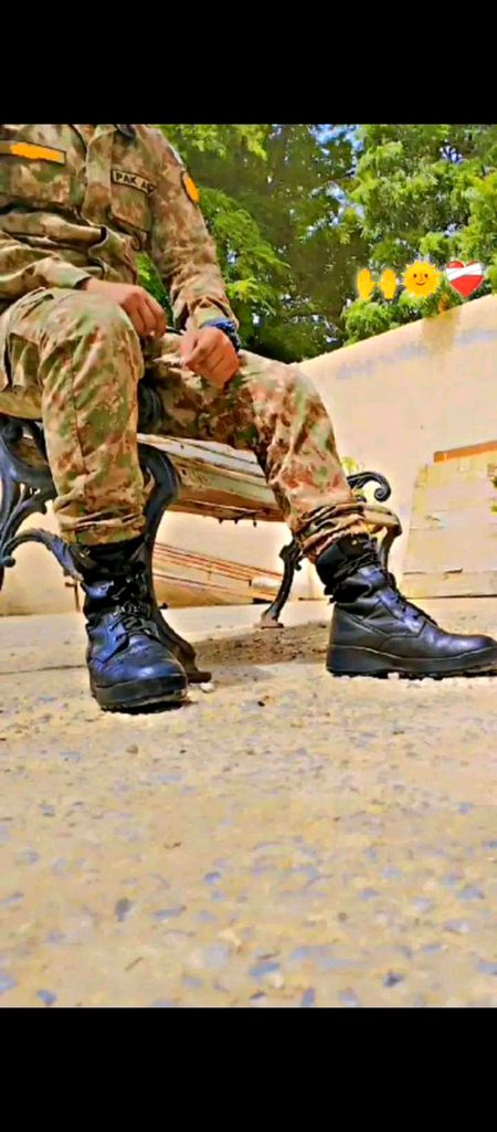 *خاموشیاں راج کرتی ہیں مجھ میں 🤐🤐*
*اداسیوں کا خوبصورت جزیرہ ہوں میں😢😢😢💯💔*
🍂