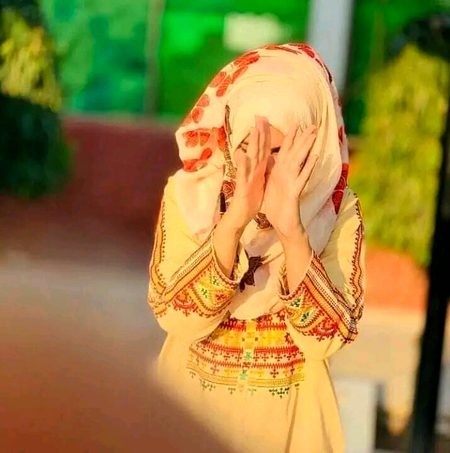 -'اے اللّه جو چیز ہمارے مقدر میں نہیں اس میں ہمیں مبتلا نہ کر 
اور جو ہمارے مقدر میں ہے اسے ہمارے لیے بہتر اور آسان فرما(آمین)🖤
#__ 
👈