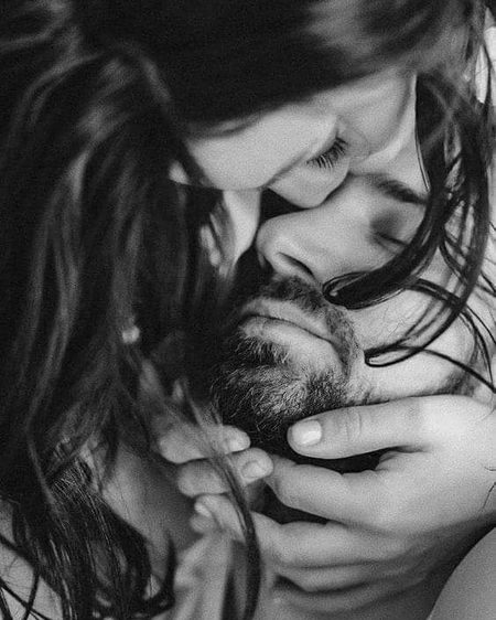 دنیا کا سب سے خوبصورت موسم " من پسند " شخص کے ساتھ بتائے لمحوں کا موسم ہے ۔۔۔۔ موسم گزر جاتے ہیں ۔۔۔ وقت بیت جاتے ۔۔۔ لیکن من پسند کے ساتھ بیتے لمحوں کی حدت ہمیشہ قائم رہتی ہے۔۔۔
🍁💕💞