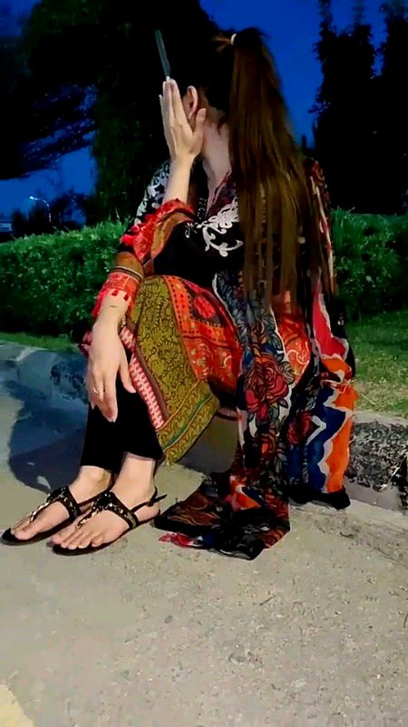ڈھنگ کی بات کہے کوئی، تو بولوں میں بھی
مطلبی ہوں، کسی مطلب سے الگ بیٹھی ہوں🔥