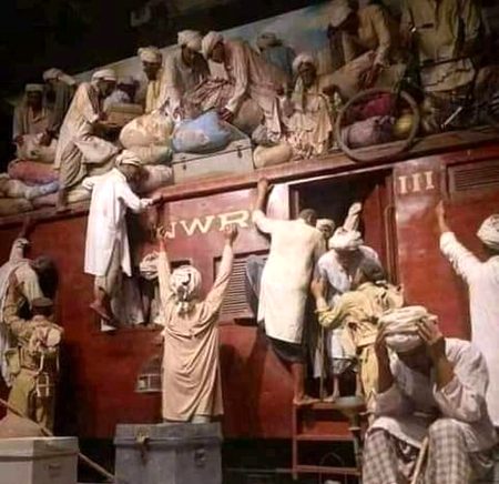 وہ لُٹے پِٹے سے قافلے, جو نہ رُک سکے نہ جُھک سکے  جو وطن بنا کے چلے گئے جو چمن سجا کے چلے گئے  ہمیں یاد ہیں ہمیں یاد ہیں🇵🇰🎂