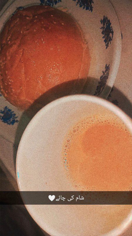 ڈھلتی ہوئی شام میں چائے کی پیالی ہاتھ میں ہو تو شام 
کا حسن دوبالا ہو جاتا ہے ۔