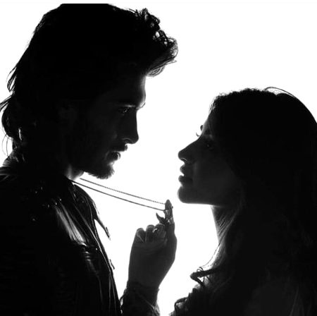 کہاں سے آئی تھی آخر تیری طلب مجھ میں
 خدا نے  مجھ کو بنایا تو میں اکیلا تھا🔥 Mahii 💔
