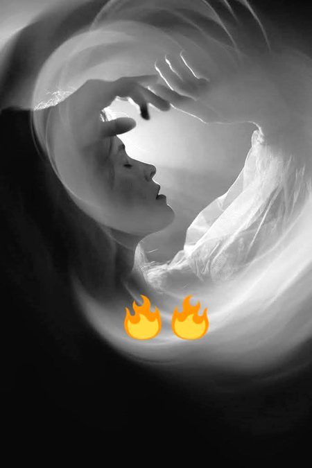 سمندر سے کیسے کہیں ہم تو زمین پر ہی ڈوب رھے ھیں
،،،،،🖤