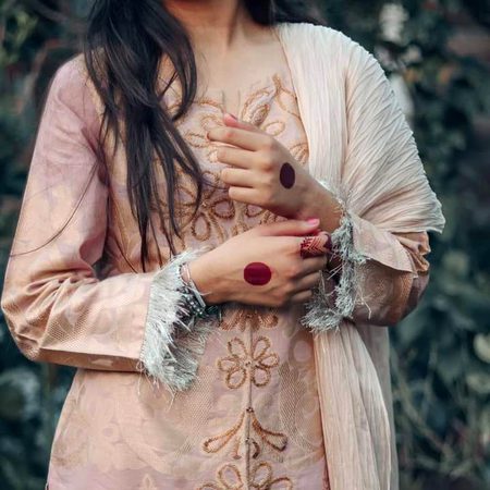 Jeena  humko  ataa hi  nahi  teri   Bahon  ky  siwa