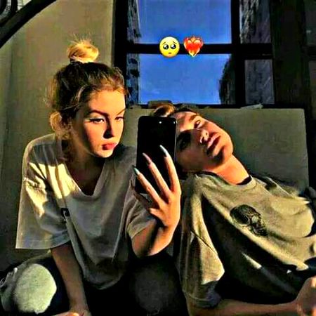 اچھا خاصا بیٹھے بیٹھے گم ہو جاتی ہوں اب میں اکثر میں نہیں رہتی ،تم ہو جا تی ہوں