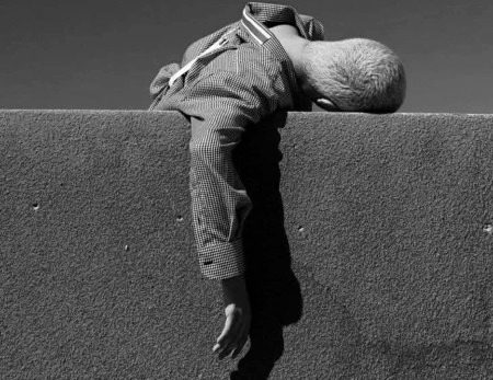 زندگی موت سے گلے آ ملے تو سہارے 
واسطے ، رابطے سب بےسود۔