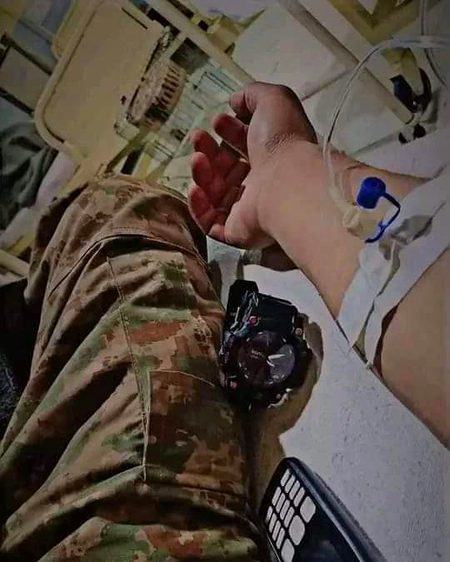 کسی کو کچھ نا بتائیں گے تیرے بارے میں
کوئ پوچھے گا تو ہم صاف مکر جائیں گے
ہم تیری قید سَلاسَل کے سبب زندہ ہیں
🧸 
تیری تحویل سے جائیں گے تو مرجائیں گے
💔💔
