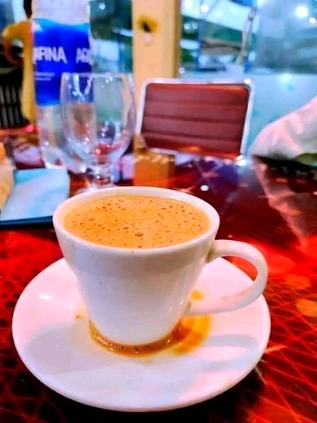 تمہارا راستہ تکتے رہے کل رات ہم دونوں 
میں اور ٹیبل پہ رکھی میری چائے۔۔