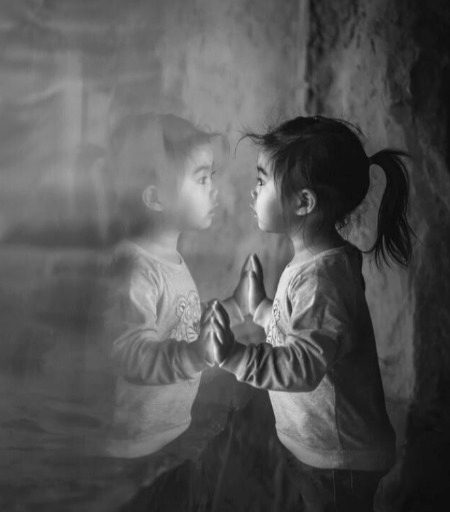 • _*♡⁩-  سنا تو ہے کہ تو محبت نبھانے والا ہے، رویہ کیوں مگر تیرا زمانے والا ہے، خدا کرے کہ تیرا کردار مجھ سے بہتر ہو، تو میرے بعد کہانی میں انے والا ہے 
🖤*_