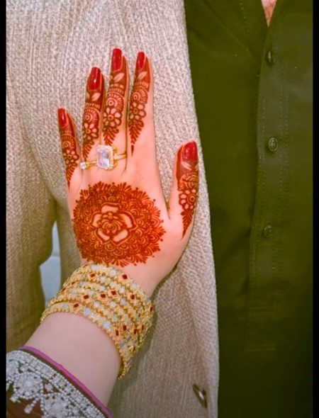 میرے لیے بہت عزیز ہو تم..
میری دھڑکنیں چلتی ہیں تیرے ہونے سے..😍😍