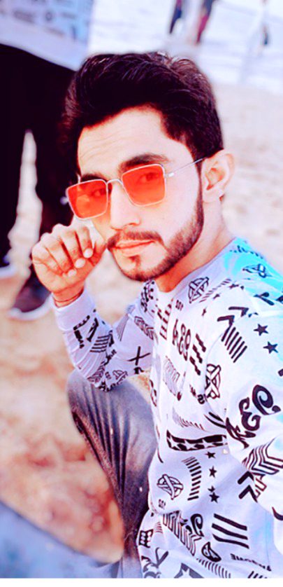 غرور تو نہیں کیا آج تک میں نے مگر
تیرے یار کو شہنشاہ بھی سلام کرتے ہیں