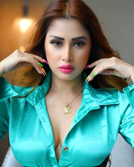 لوگ دنیا کو حقیقت سمجھ بیٹھے۔۔۔۔۔
حالانکہ.
بنانے والے نے بتایا کہ دھوکہ ہے۔۔۔۔۔🔥 Mahii 💔