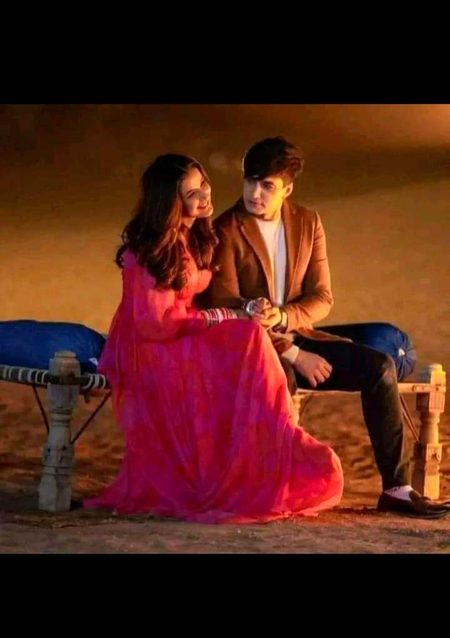تمہارے لفظوں کی لذت🥀
میرے دل میں اتر کر یوں
مجھے مدہوش کرتی ہے🥀
کہ جیسے سرد اور میٹھی
ہوا کا دلنشیں جھونکا
جھلستی دھوپ میں گزرے🔥 Mahii 💔