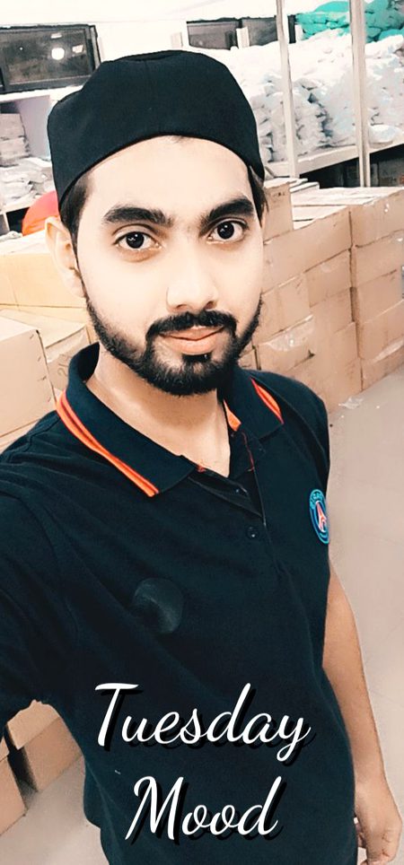 زندہ جسم میں مردہ دل لے کر گھومنا 
*بہت بڑا عذاب ہے💔*