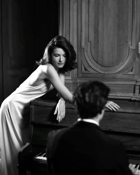 شرطِ سلیقہ ہے ہر اِک امر میں
عیب کرنے کو بھی ہُنر چاہئے...!!!
میر تقی میر🖤