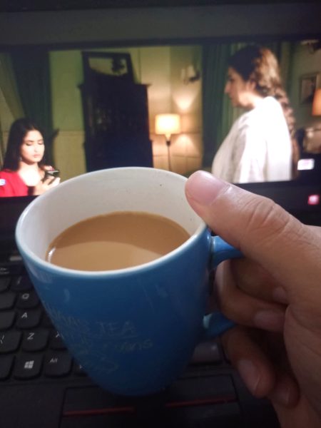 دسمبر کی پہلی صبح…
ہوا میں ٹھنڈ بھی ہے اور یادوں کی خوشبو بھی۔
جیسے سال کی تھکی ہوئی دھڑکنوں کو
پھر سے ایک نیا سکون مل گیا ہو۔
دل چاہتا ہے آج… تھوڑا رُکا جائے،
تھوڑی چائے پی جائے،
اور تھوڑا خود کو بھی محسوس کیا جائے۔
 🖤