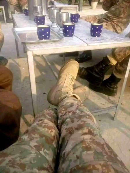 غضب کی گرمی ھے دل پھر بھی برقرار ھے 😃
دو کپ چائے پی کر بھی تیسرے کپ کا انتظار ھے 🤩
Foji