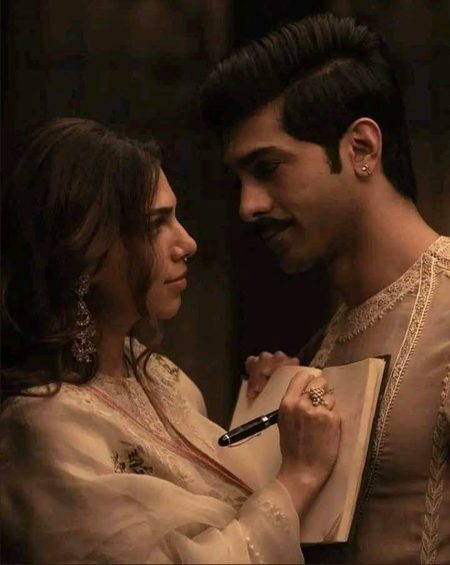 میں نے کبھی ضد تو نہیں کی پر آج کی شب..
آے مہ جبیں نہ جا کہ طبعیت اداس. ہے💔Unzii🥀