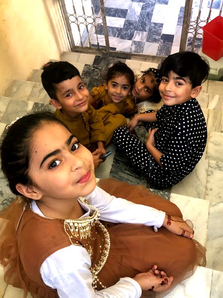 بس کچھ تصویریں بنانا ہوتی ہیں
ورنہ سنورکرعیدیں اب کون مناتا ہے