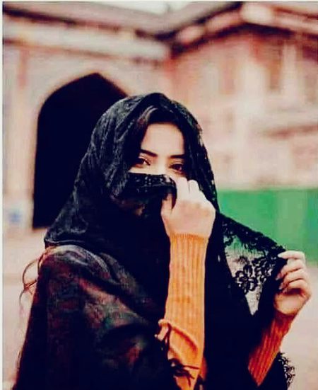 دوپٹے کے ہالے میں لپٹا ہوا ،
وہ چہرہ تمہیں یاد آتا تو ہو گا ..؟
🌺