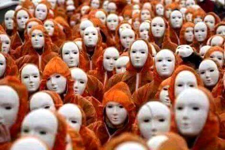 ﺍﯾﮏ ﺟﯿﺴﮯ ﻟﮓ ﺭﮨﮯ ﮨﯿﮟ ﺍﺏ ﺳﺒﮭﯽ ﭼﮩﺮﮮ ﻣﺠﮭﮯ
ﮨﻮﺵ ﮐﯽ ﯾﮧ ﺍﻧﺘﮩﺎ ﮨﮯ ﯾﺎ ﺑﮩﺖ ﻧﺸﮯ ﻣﯿﮟ ﮨﻮﮞ