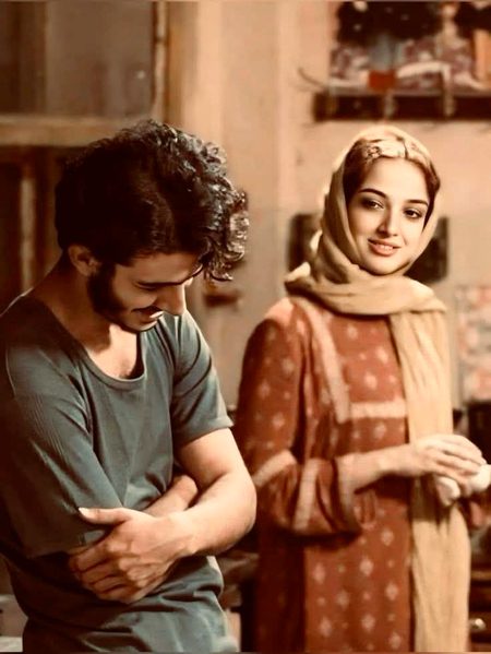 Main chahta hoon ke jab main hansoon to woh mujhe aise dekhe
