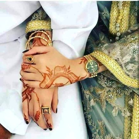 ﺍﺣﺴﺎﺱ ﻣﺤﺒﺖ ﮐﺎ ﻣﯿﺮﯼ ﺫﺍﺕ ﭘﮧ ﺭﮐﮫ ﺩﻭ
ﺗﻢ ﺍﯾﺴﺎ ﮐﺮﻭ ﮨﺎﺗﮫ ﻣﯿﺮﮮ ﮨﺎﺗﮫ ﭘﮧ ﺭﮐﮫ ﺩﻭ
ﮨﺮ ﻭﻗﺖ ﺗﻤﮩﺎﺭﮮ ﮨﯽ ﺗﺼﻮﺭ ﻣﯿﮟ ﺭﮨﻮﮞ ﻣﯿﮟ
ﺟﺎﺩﻭ ﺳﺎ ﮐﻮﺋﯽ ﻣﯿﺮﮮ ﺧﯿﺎﻻﺕ ﭘﮧ ﺭﮐﮫ ﺩﻭ