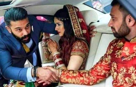 میں بھی دیکھوں گا افلاک سے اترا وہ فرشتہ 
وقت ملا تو تمہارے شوہر سے ملاقات ضرور کروں گا🔥
💔😑