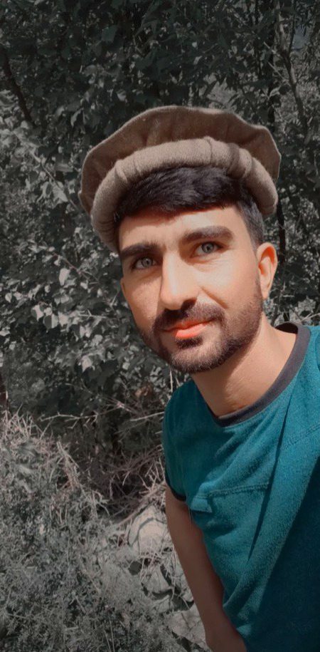 کبھی ہم کسی کی اور کبھی نہ کبھی کوئی ہماری جگہ لے ہی لیتا ہے 
بس یہی زندگی کی اصل حقیقت ہے