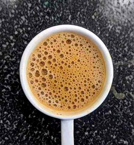 اے زندگی  آ بیٹھ کہیں چاۓ پیتے ہیں تو بھی تھک گئی ہوگی مجھے بھگاتے بھگاتے۔